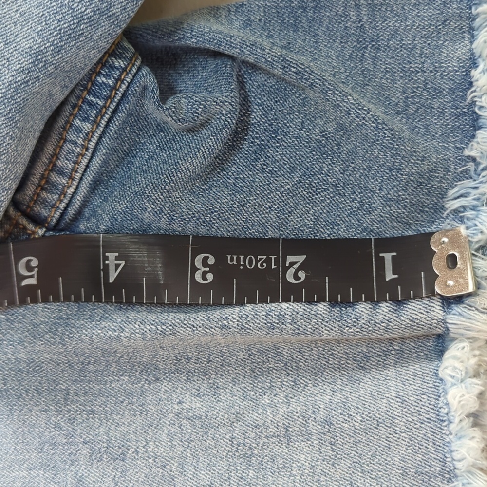 Seven7, Weekend Shorts, Light wash Jeans. Sz 14 - Picture 6 of 10